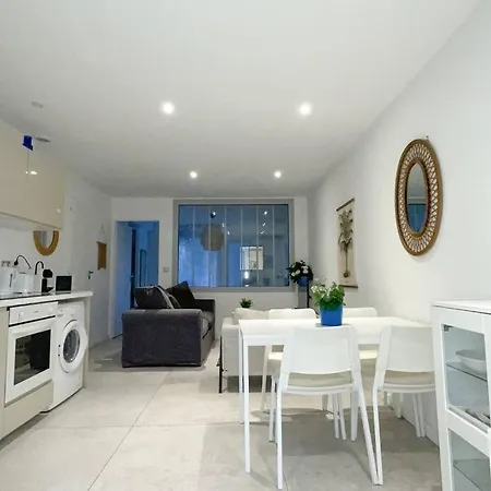 T2 Neuf, Terrasse, Centre Ville, 8min Comedie Apartment *