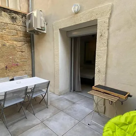 T2 Neuf, Terrasse, Centre Ville, 8min Comédie